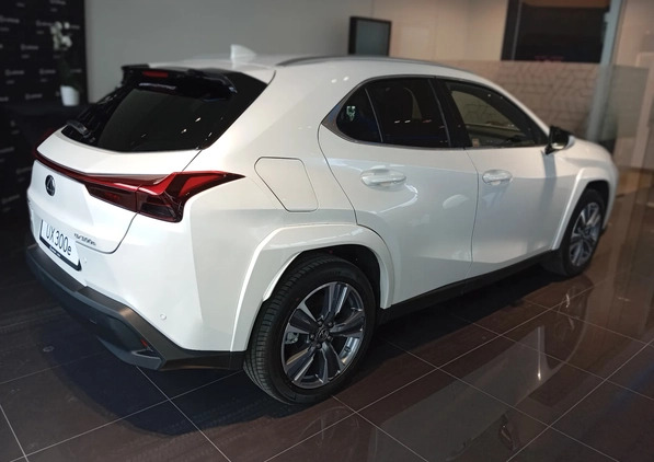 Lexus UX cena 253000 przebieg: 1, rok produkcji 2023 z Wołomin małe 137
